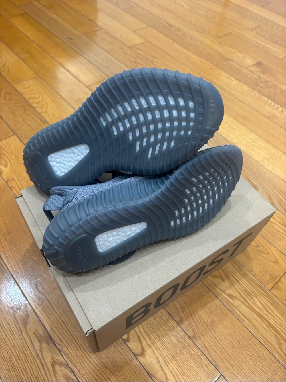 YEEZY BOOST 350 V2 'STEEL GREY' Size: 8 - Picture 14 of 14